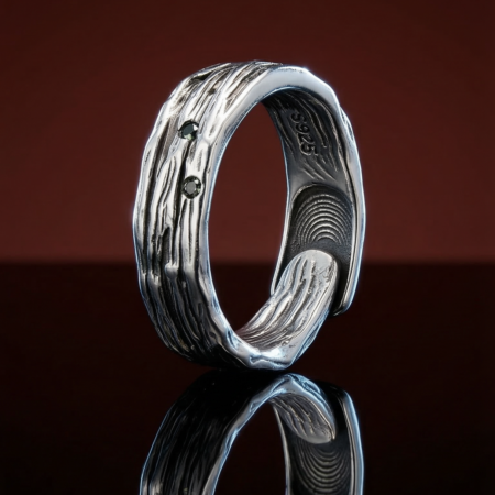 Bague Texturée aux Éclats Verts en Argent 925 – Maison Khmissa