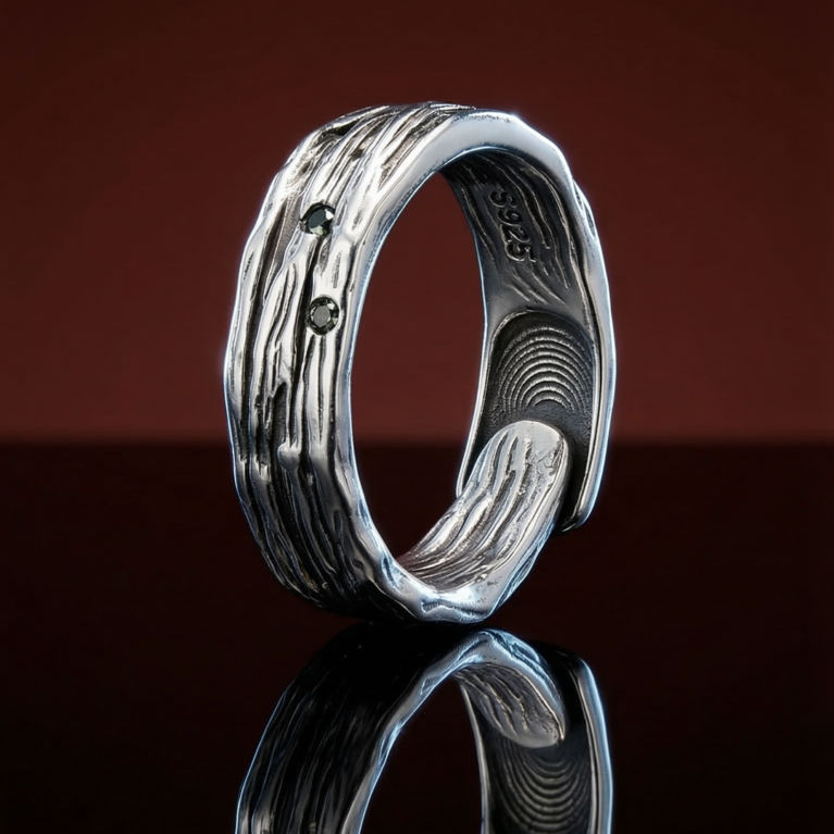 Bague Texturée aux Éclats Verts en Argent 925 – Maison Khmissa